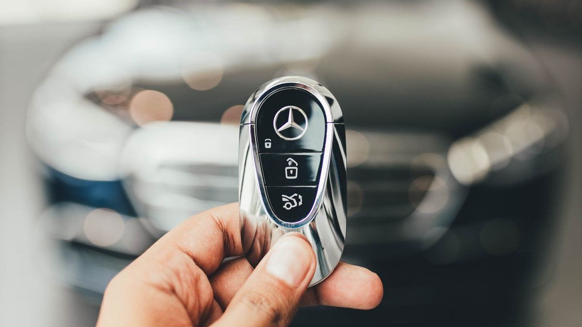 Can You Sell a Car Without a V5C Logbook? The Rules, the Risks and the £25 Fix